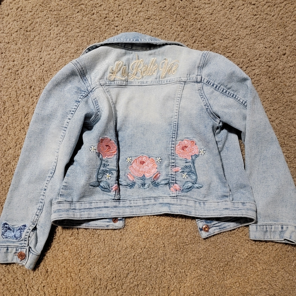 Flower detailed denim jacket!